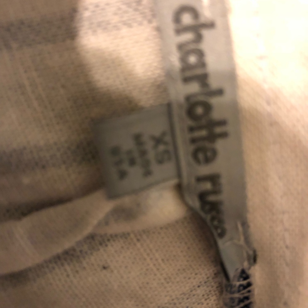 Cream and white linen shorts - Picture 3 of 3